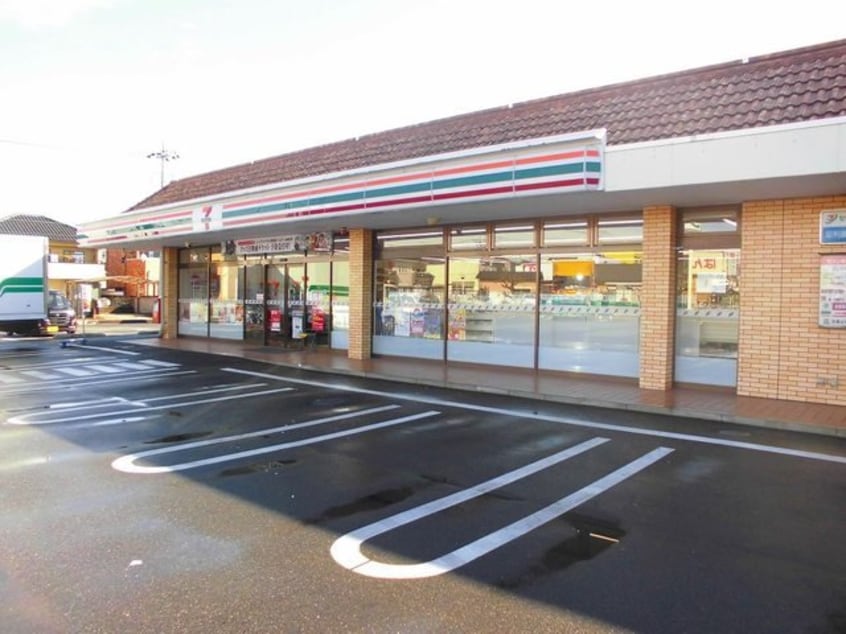 セブンイレブンまで850m ツインコートＡ