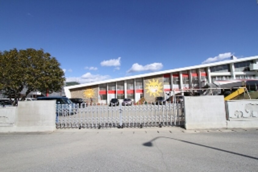 認定こども園足利しらゆり幼稚園(幼稚園/保育園)まで733m エスポワール Ａ