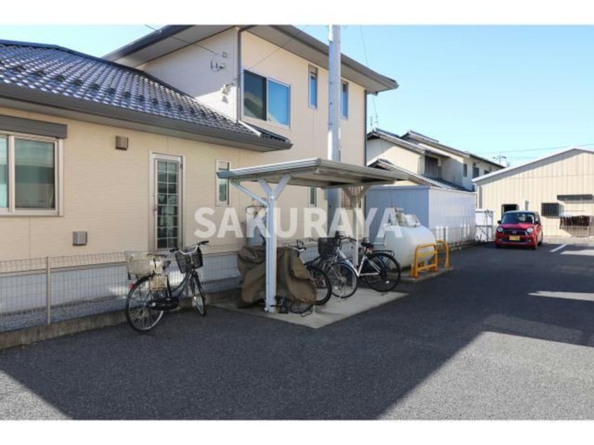 駐輪場 レフィナード