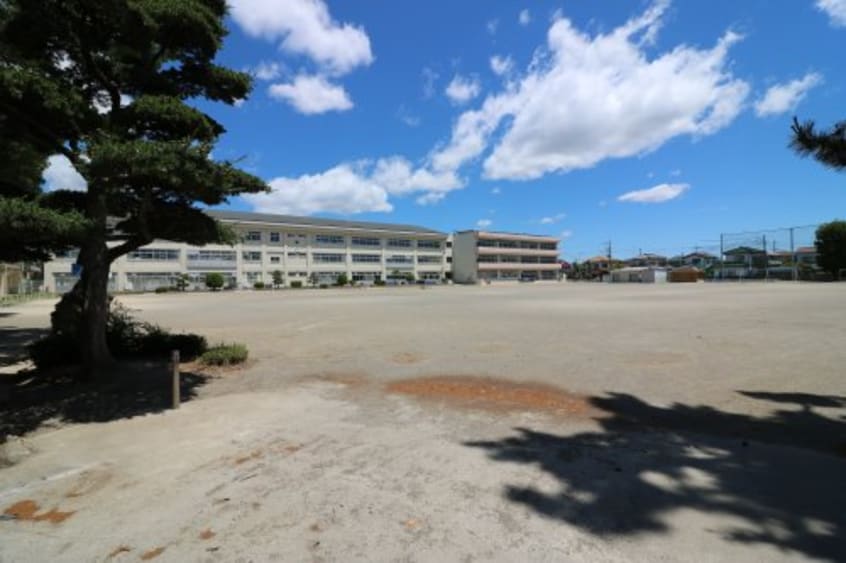 足利市立御厨小学校(小学校)まで396m バジルガーデン