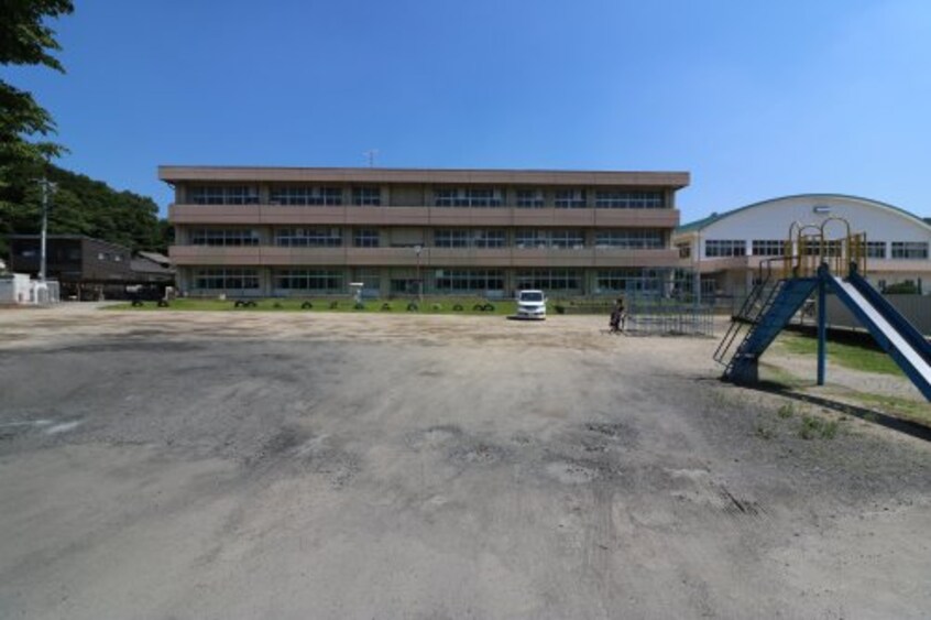 足利市立三重小学校(小学校)まで960m ガーデンコート