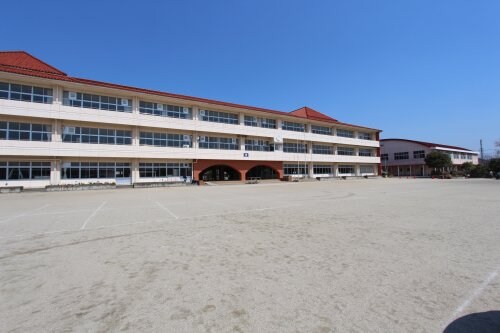 足利市立桜小学校(小学校)まで675m エルクレール