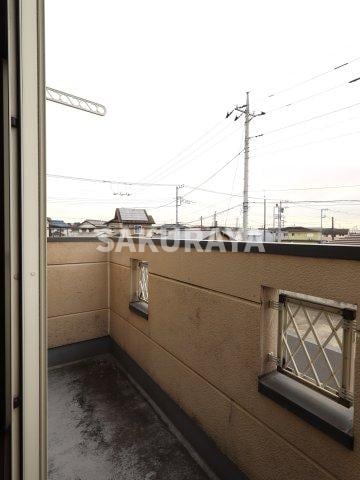 2024年撮影。現況と異なる場合があります。南面バルコニー。 ピアタウン毛野２