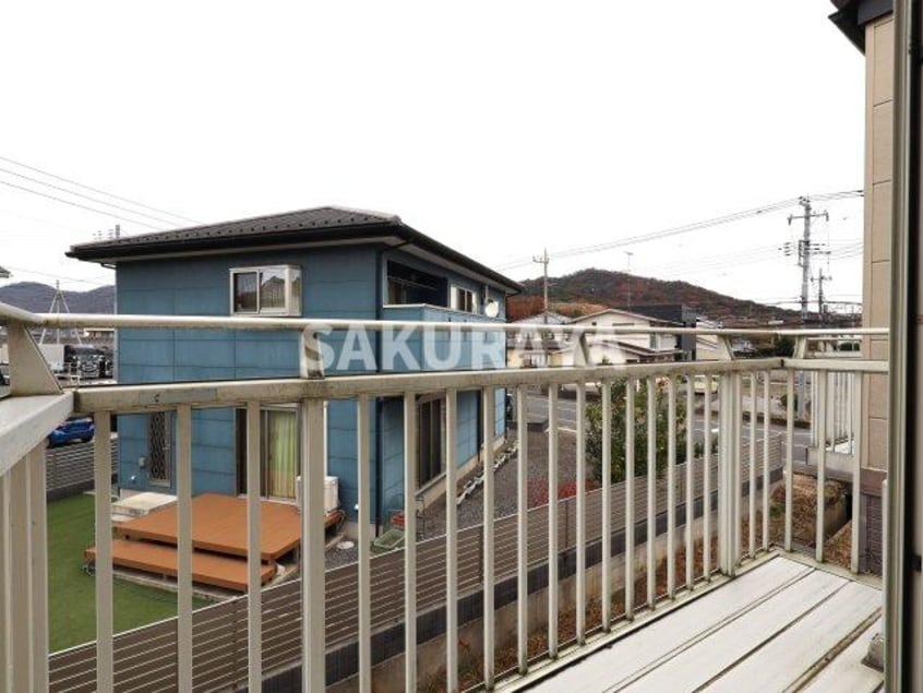 2024年撮影。現況と異なる場合があります。北面バルコニー。 ピアタウン毛野２