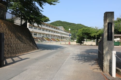 足利市立毛野中学校(中学校/中等教育学校)まで970m ピアタウン毛野２