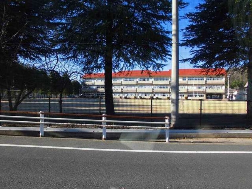 坂西中学校まで1900m ツインコートＡ