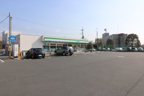 ファミリーマート 足利伊勢町四丁目店(コンビニ)まで553m 足利KSハイツ