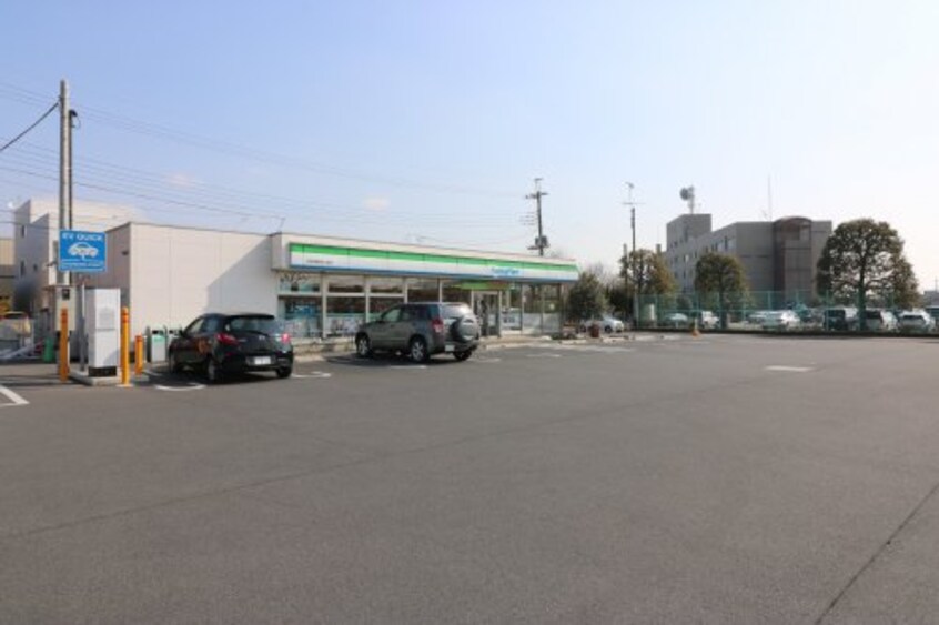 ファミリーマート 足利伊勢町四丁目店(コンビニ)まで553m 足利KSハイツ