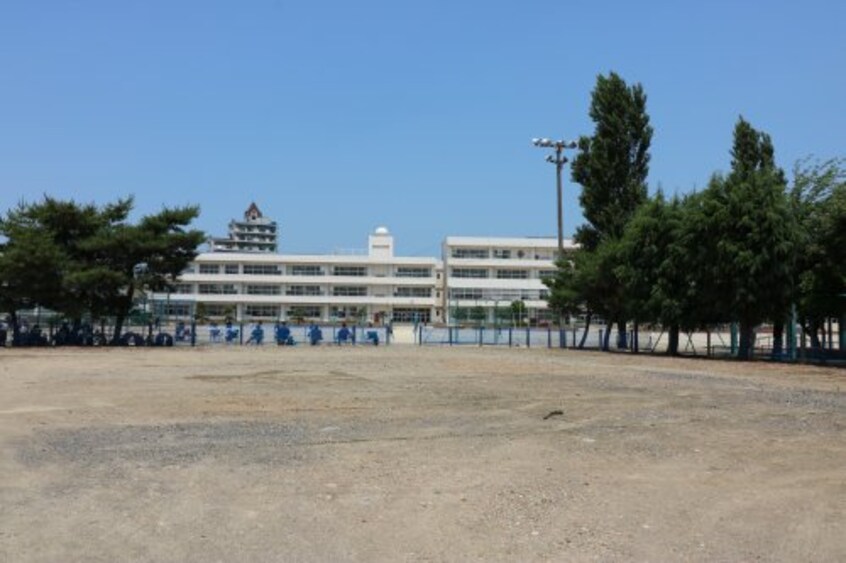 足利市立山前小学校(小学校)まで958m Bell Famille「ベル・ファミーユ」