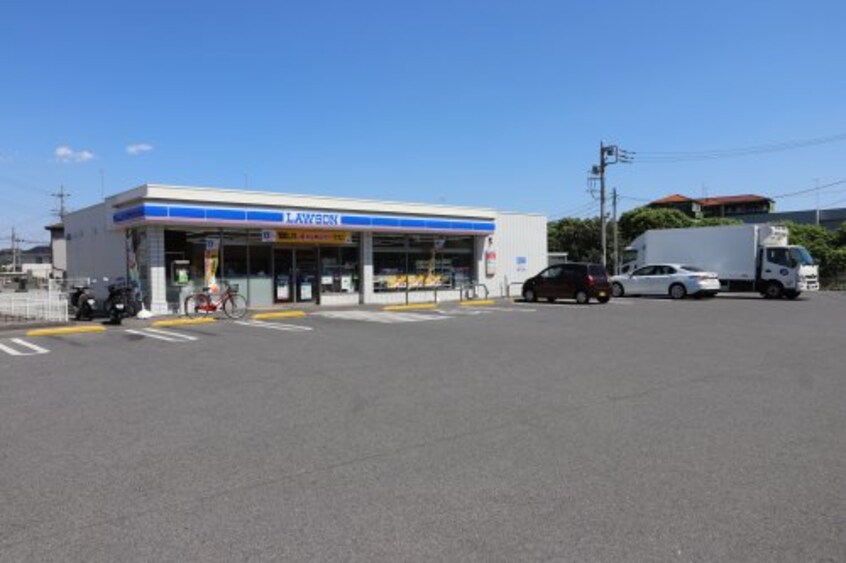 ローソン 足利大前店(コンビニ)まで759m Bell Famille「ベル・ファミーユ」
