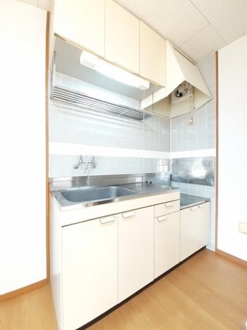 コンパクトなキッチンで掃除もラクラク カーサ八幡林