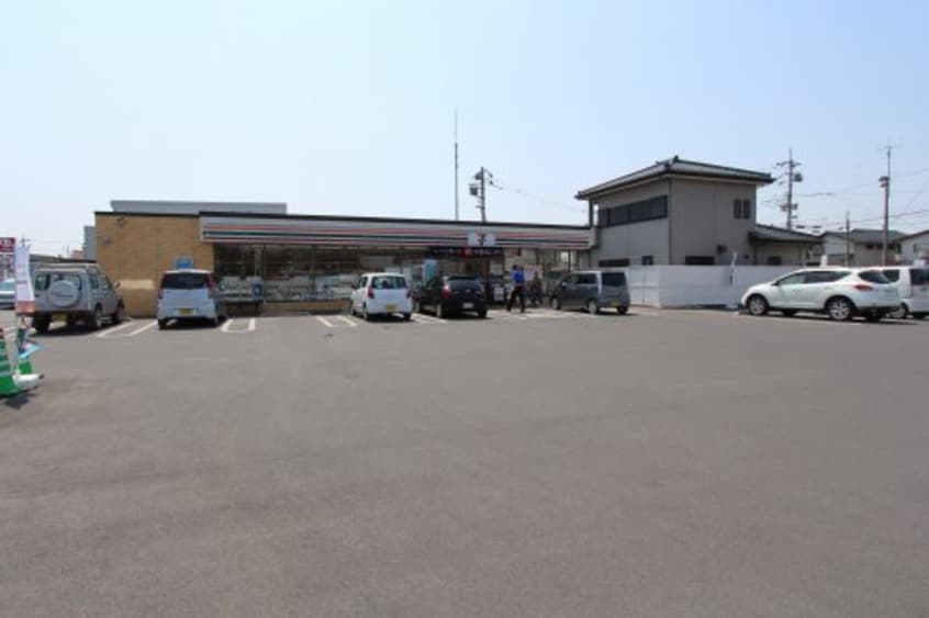 セブンイレブン 足利大町店(コンビニ)まで720m 柳原町貸家