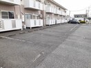 車をお持ちの方に嬉しい駐車場付きの物件です パークハイツＹ
