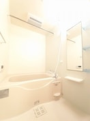 落ち着いた空間のお風呂です フローレスＡ