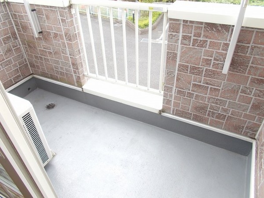 暖かな日差しのふりそそぐバルコニー コンステラシオン