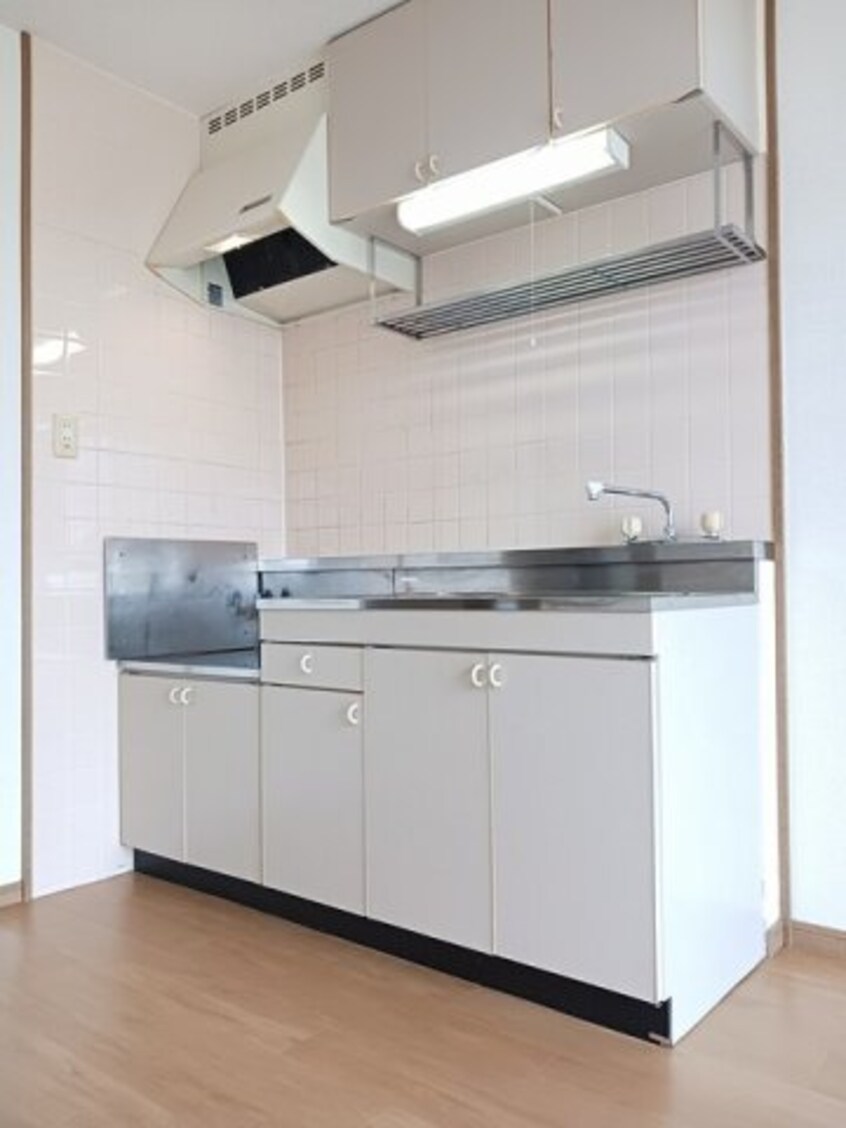 コンパクトなキッチンで掃除もラクラク コスモハイツナガシマ