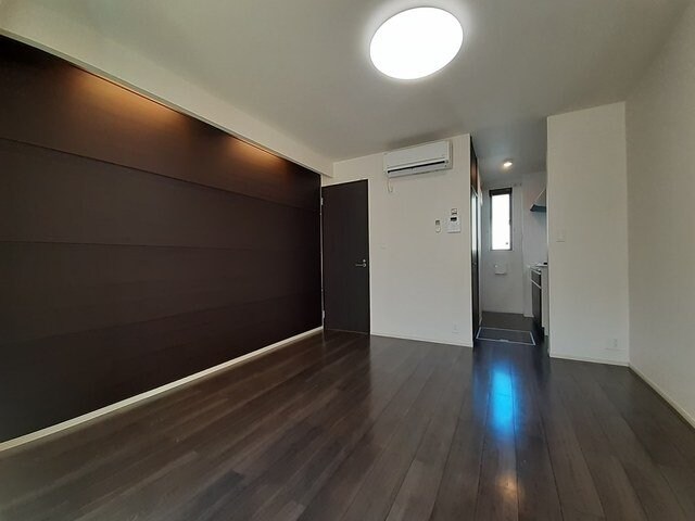 こちらのリビングで趣味の時間をお楽しみください セレーナ・カーサ