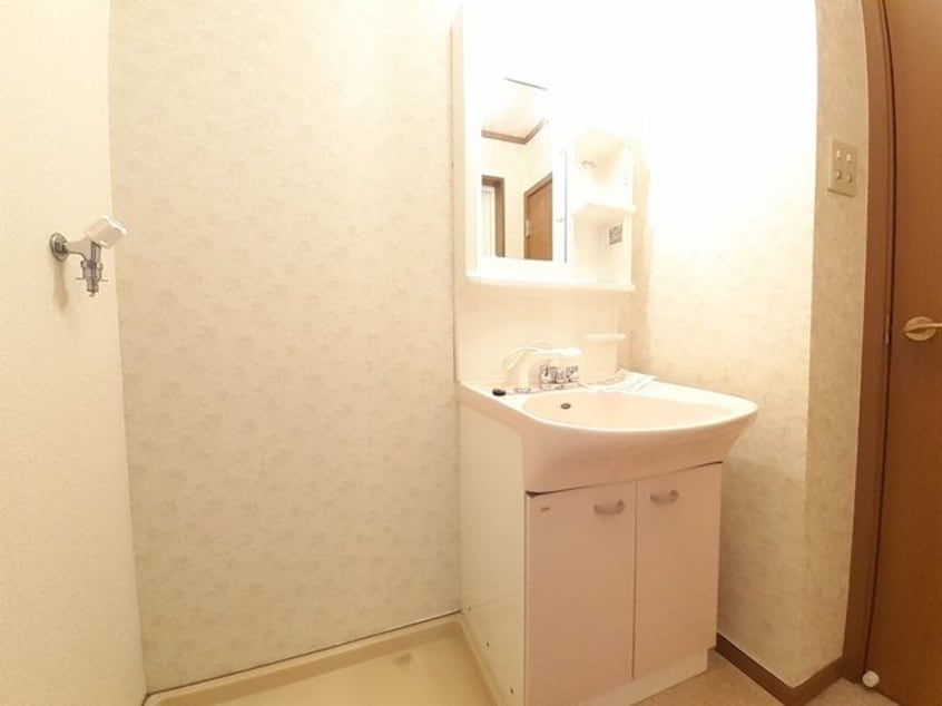 ゆったりとスペースのある洗面所 ウィステリア