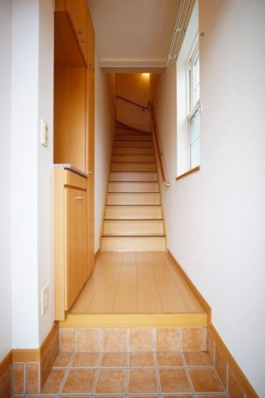 明るい玄関です グラン・ソレイユＢ