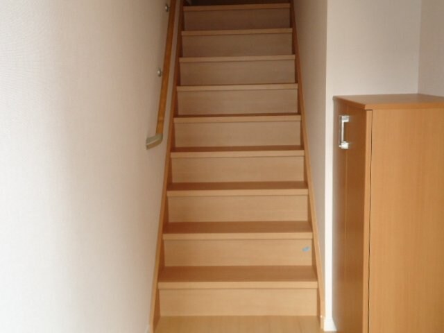 玄関から専用階段 アンダンテ