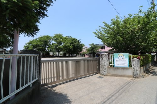 やままえ保育園(幼稚園/保育園)まで1675m カネイシハウスⅠ