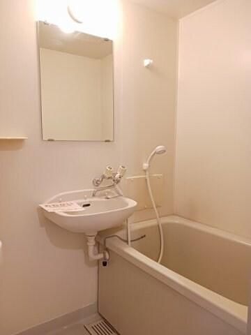 コンパクトで使いやすいお風呂です アネックス石井