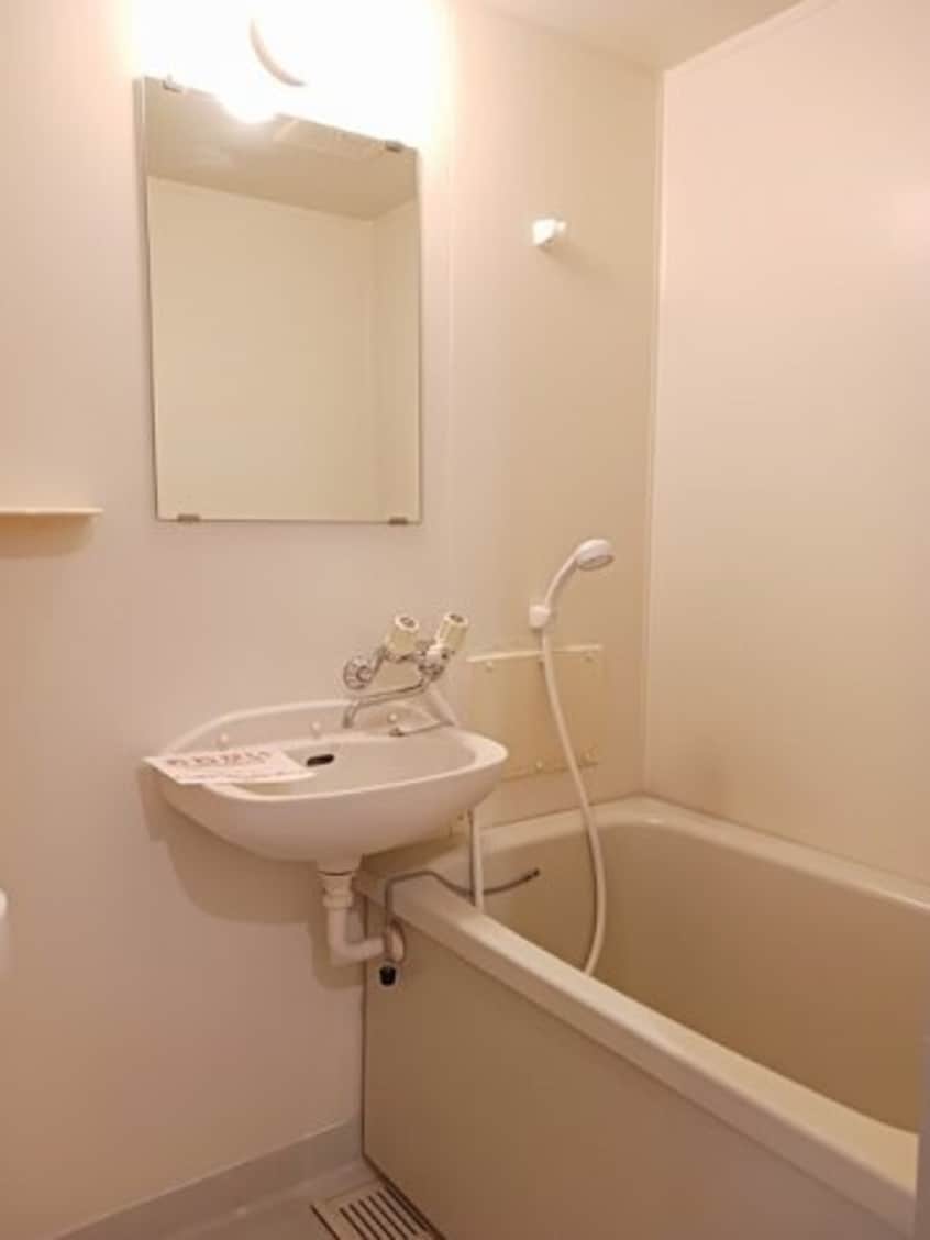 コンパクトで使いやすいお風呂です アネックス石井