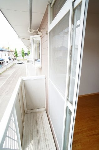 落ち着いた時間を過ごせるバルコニーです エルディム笠原