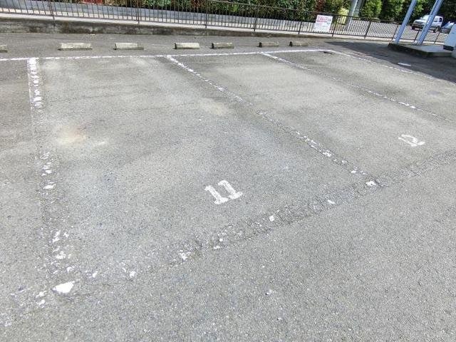 駐車場があります カーサ八幡林