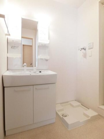 忙しい朝には欠かせない洗面所です ラフィネ　メゾンＢ