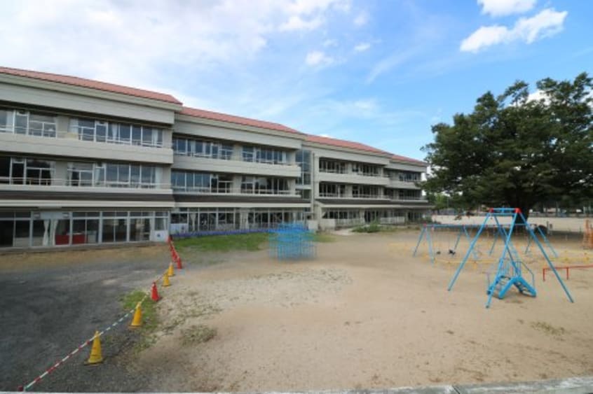 足利市立けやき小学校(小学校)まで1465m SEPIA COURT「セピアコート」