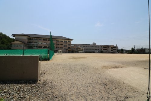 足利市立西中学校(中学校/中等教育学校)まで3006m 大岩町　そらうみ貸家