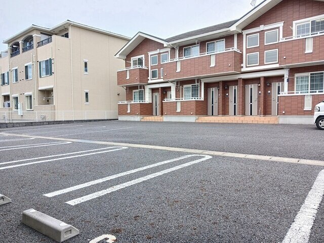 駐車場があるので、車を買う予定の方も安心です ポラリス・ガーデン　イースト