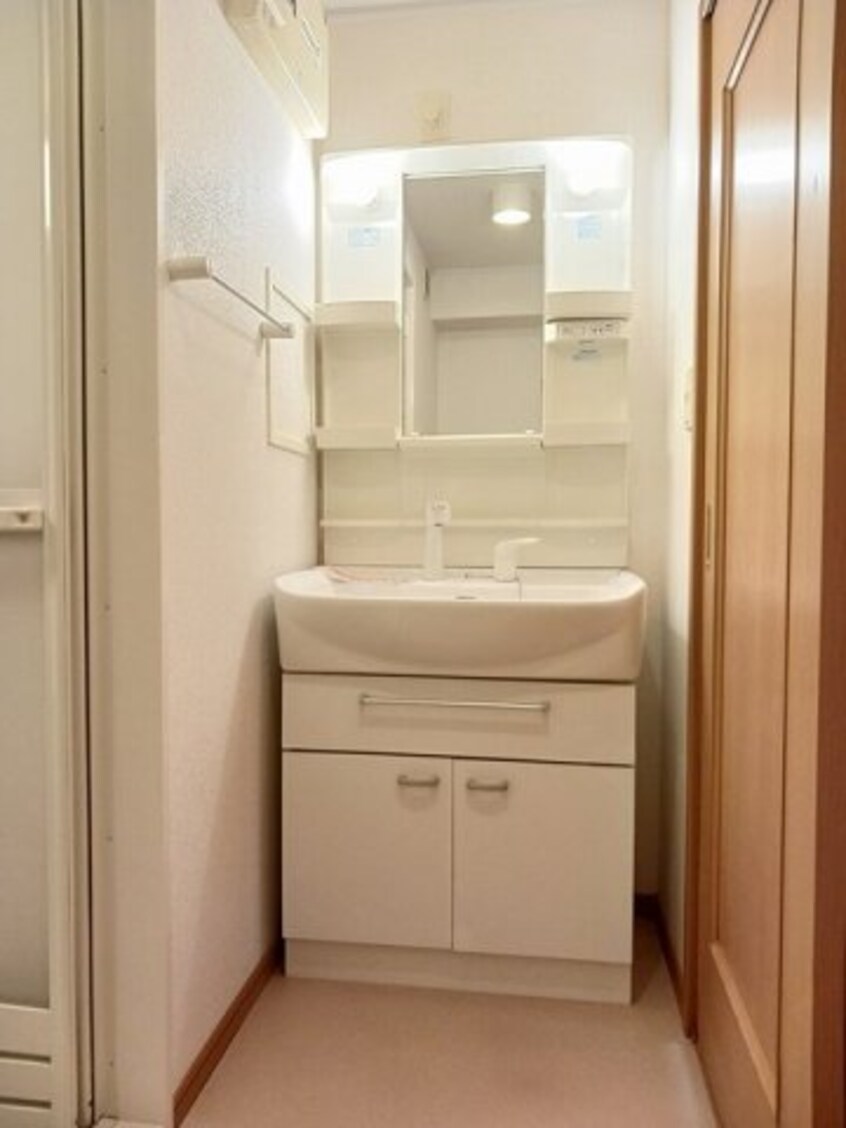 明るい洗面所です ポラリス・ガーデン　イースト