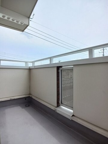 開放的で明るい空間を演出してくれるバルコニーです ポラリス・ガーデン　イースト