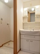 ゆったりとスペースのある洗面所 ファンタジア　ヒルズＢ