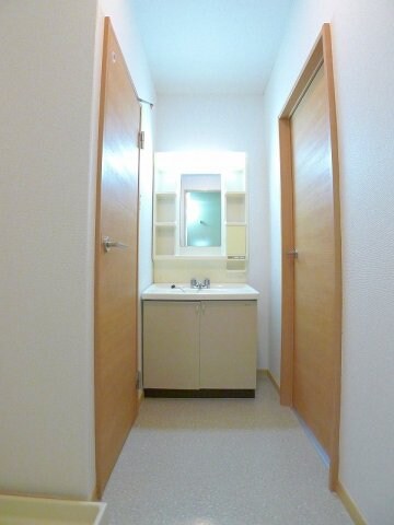 明るい洗面所です パークハイツＹ