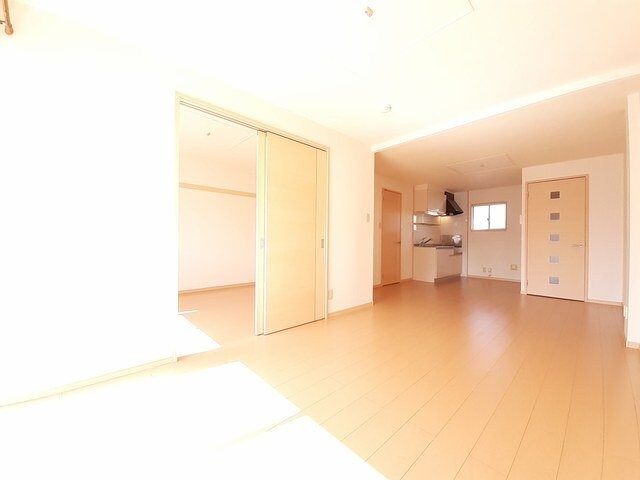 こちらの居間で趣味の時間をお楽しみください パークハイツＵ