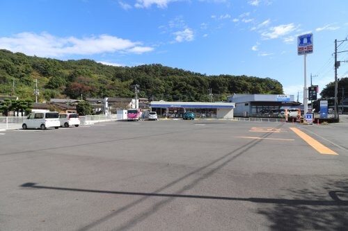 ローソン 足利今福町店 553m エンパレスV17