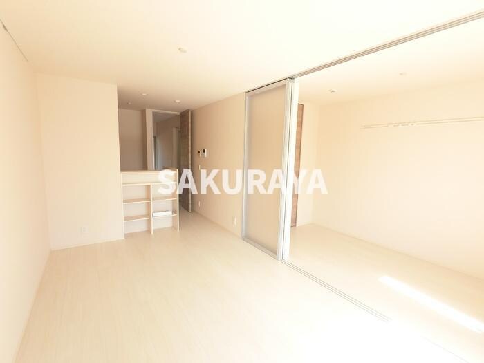 ライトスルースクリーンで光を透しながらほどよく遮ります。 プレミスト Ⅰ