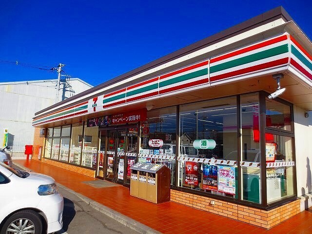 セブンイレブンまで650m クンブレーカーサ