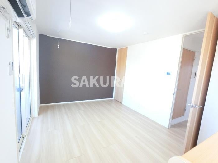 明るいフローリングフロアです。 プレミアム