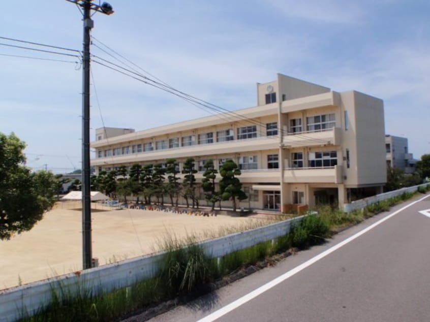 丸亀市立城東小学校まで1000m メゾン・ルミエール　Ａ