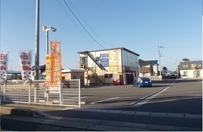 こがね製麺所空港通り店さんまで1300m ブルーメ