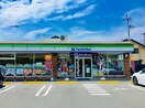ファミリーマート 高松屋島西町北店(コンビニ)まで703m ヴィラナリー屋島6号棟