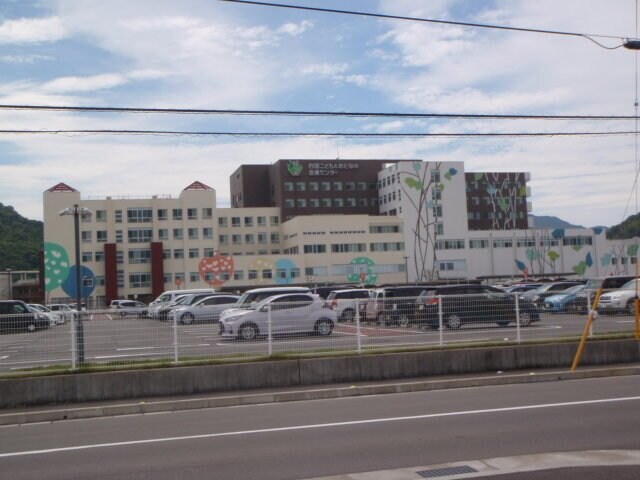 こどもとおとなの医療センターまで1400m メゾン・ミクニⅢ　Ａ