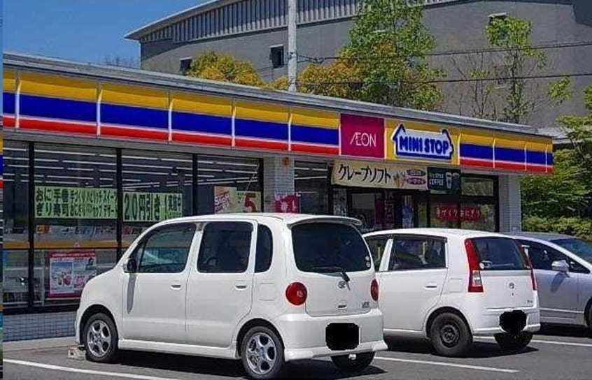 ミニストップさんまで550m グレーシア上林Ⅱ