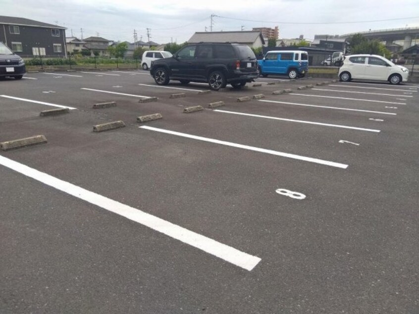  レオパレスラ　スリーズ
