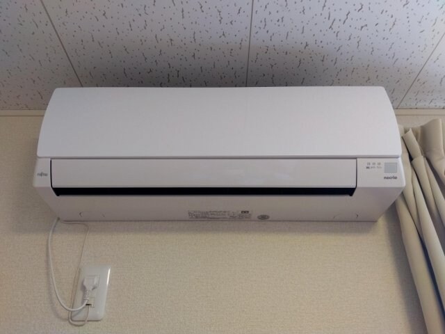  レオパレスラ　スリーズ