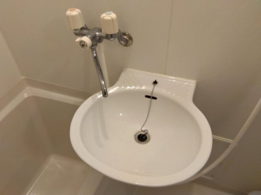  レオパレスラ　スリーズ